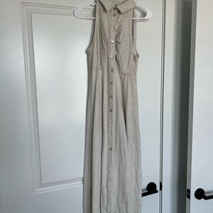 Sleeveless Collared Button-Front Maxi Dress in Light Beige Size M